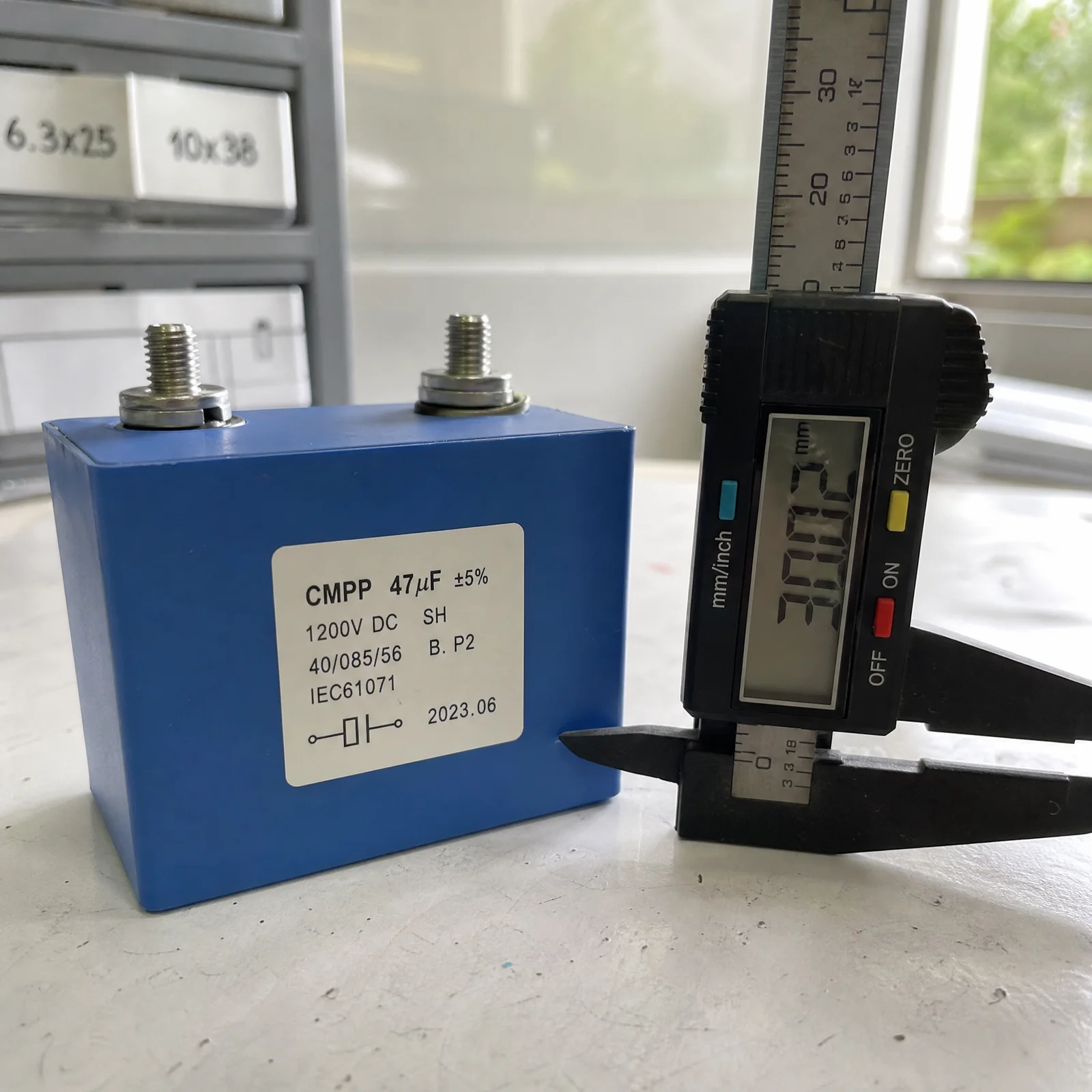 film capacitor selection for 800V SiC inverters